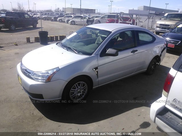 1FAHP33N68W237405 - 2008 FORD FOCUS SE/SEL/SES SILVER photo 2