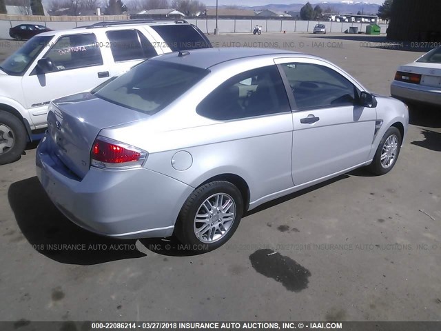 1FAHP33N68W237405 - 2008 FORD FOCUS SE/SEL/SES SILVER photo 4