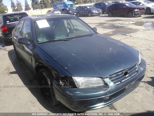 4T1BG22K2WU825839 - 1998 TOYOTA CAMRY CE/LE/XLE 绿色 照片 1