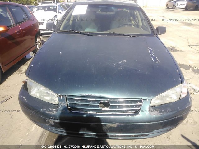4T1BG22K2WU825839 - 1998 TOYOTA CAMRY CE/LE/XLE 绿色 照片 6