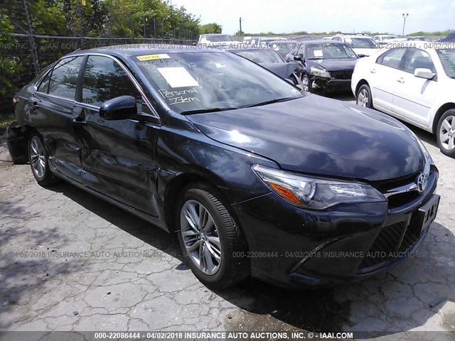 4T1BF1FKXHU739320 - 2017 TOYOTA CAMRY LE/XLE/SE/XSE BLUE photo 1