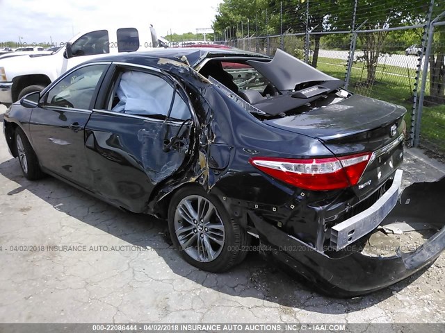 4T1BF1FKXHU739320 - 2017 TOYOTA CAMRY LE/XLE/SE/XSE BLUE photo 3