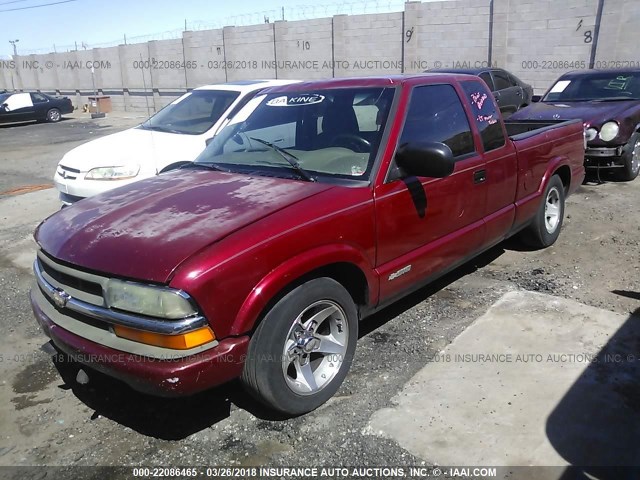 1GCCS19W628102850 - 2002 CHEVROLET S TRUCK S10 RED photo 2