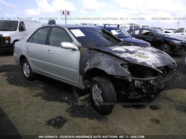JTDBE32K130166090 - 2003 TOYOTA CAMRY LE/XLE Արծաթագույն լուսանկար 1