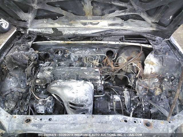 JTDBE32K130166090 - 2003 TOYOTA CAMRY LE/XLE Արծաթագույն լուսանկար 10