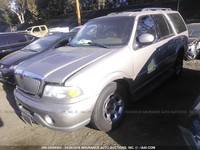 5LMEU27R32LJ18029 - 2002 LINCOLN NAVIGATOR Champagne photo 2