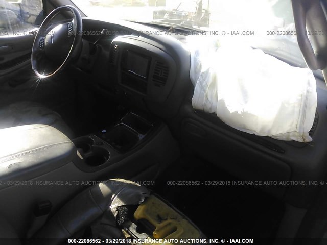 5LMEU27R32LJ18029 - 2002 LINCOLN NAVIGATOR 香槟色 照片 5