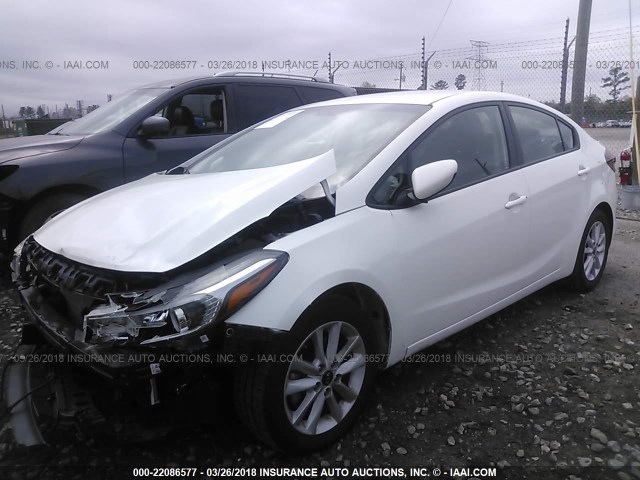 3KPFL4A74HE110363 - 2017 KIA FORTE LX/S WHITE photo 2