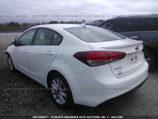 3KPFL4A74HE110363 - 2017 KIA FORTE LX/S WHITE photo 3