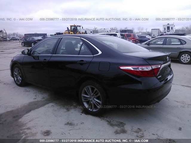 4T1BF1FK9HU422564 - 2017 TOYOTA CAMRY LE/XLE/SE/XSE BLACK photo 3