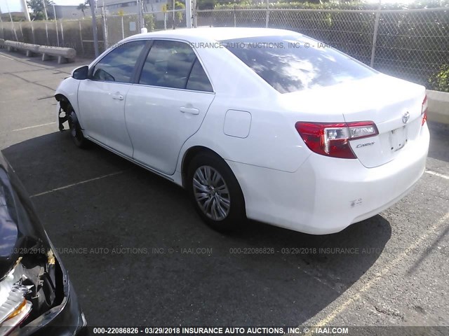 4T1BF1FK3EU309639 - 2014 TOYOTA CAMRY L/SE/LE/XLE WHITE photo 3