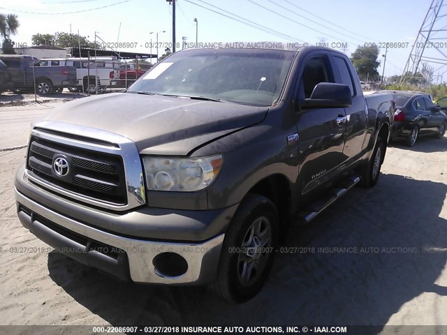 5TFRY5F19AX083403 - 2010 TOYOTA TUNDRA DOUBLE CAB SR5 BROWN photo 2