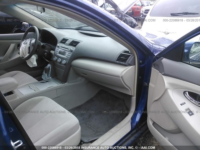 4T1BF3EK6BU647299 - 2011 TOYOTA CAMRY SE/LE/XLE Dark Blue photo 5