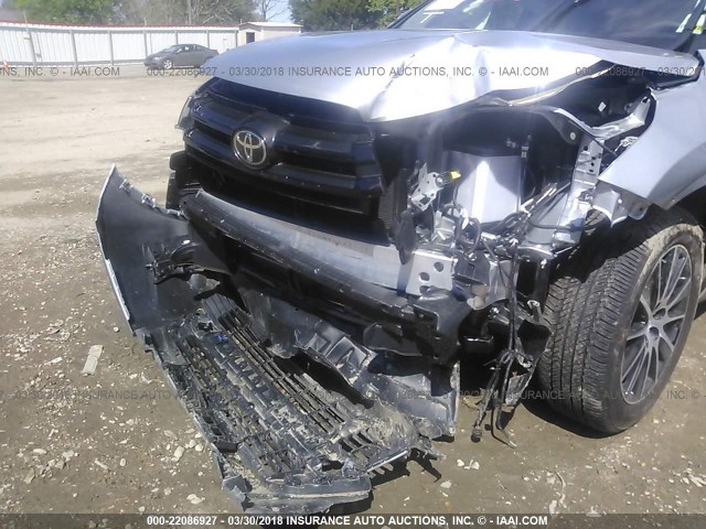 5TDKZRFH0HS518473 - 2017 TOYOTA HIGHLANDER SE/XLE SILVER photo 6