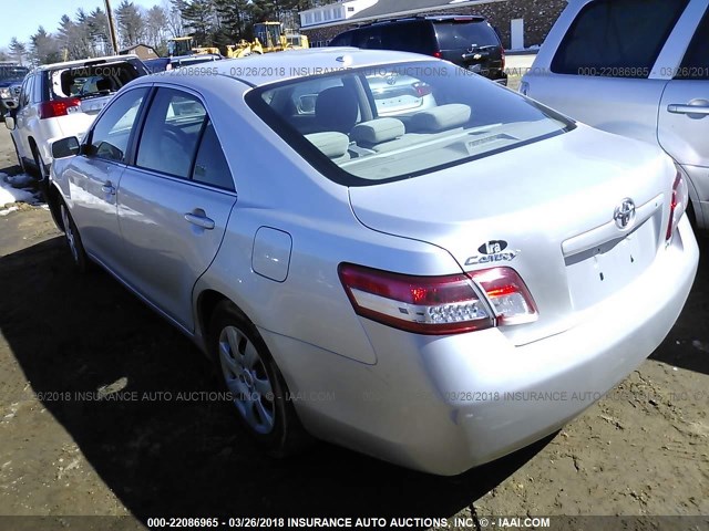 4T4BF3EK1AR030588 - 2010 TOYOTA CAMRY SE/LE/XLE SILVER photo 3