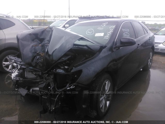 4T1BF1FK5HU449258 - 2017 TOYOTA CAMRY LE/XLE/SE/XSE შავი ფოტო 2