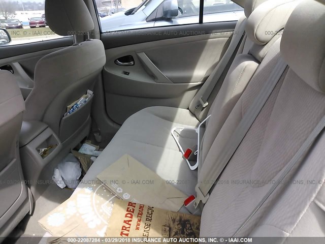 4T1BF3EK4BU751077 - 2011 TOYOTA CAMRY SE/LE/XLE GREEN photo 8