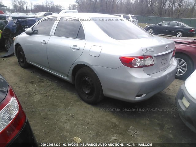 2T1BU4EE9DC027458 - 2013 TOYOTA COROLLA S/LE SILVER photo 3