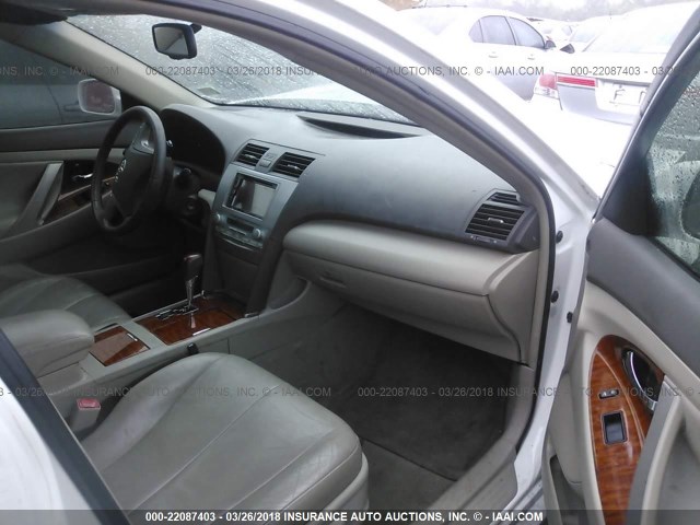 4T1BE46K08U785565 - 2008 TOYOTA CAMRY CE/LE/XLE/SE WHITE photo 5