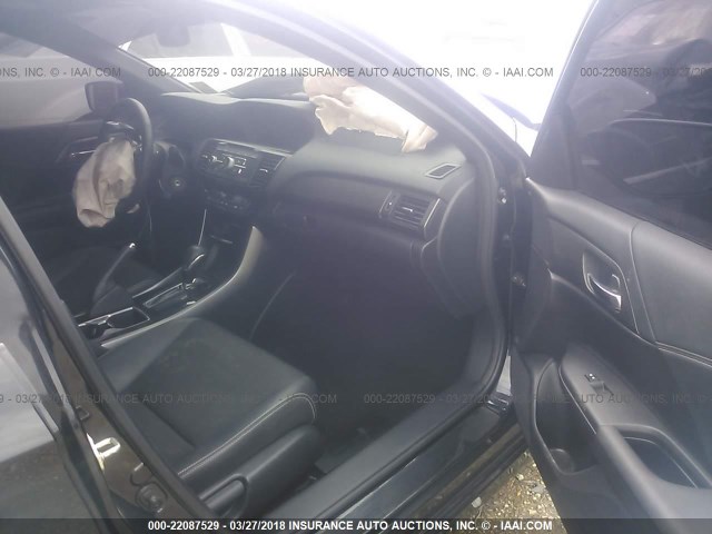 1HGCR2F5XHA037047 - 2017 HONDA ACCORD SPORT أسود صورة 5