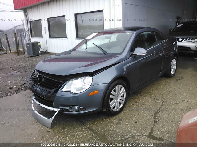 WVWAA71F18V050529 - 2008 VOLKSWAGEN EOS TURBO/KOMFORT GRAY photo 2