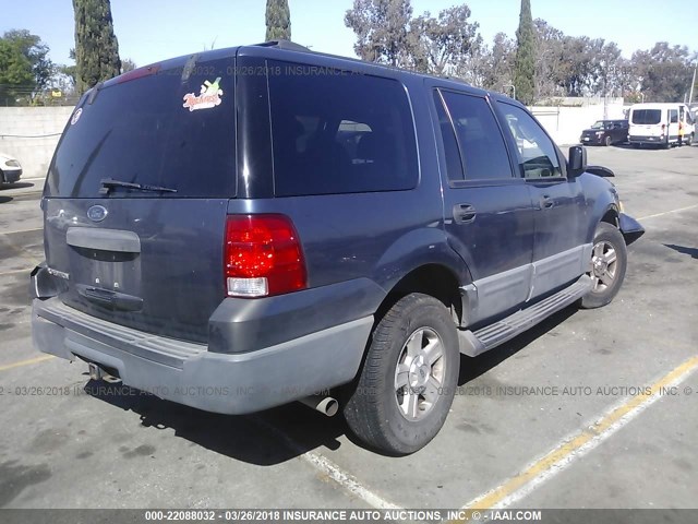 1FMRU13W24LA53638 - 2004 FORD EXPEDITION XLS Light Blue photo 4