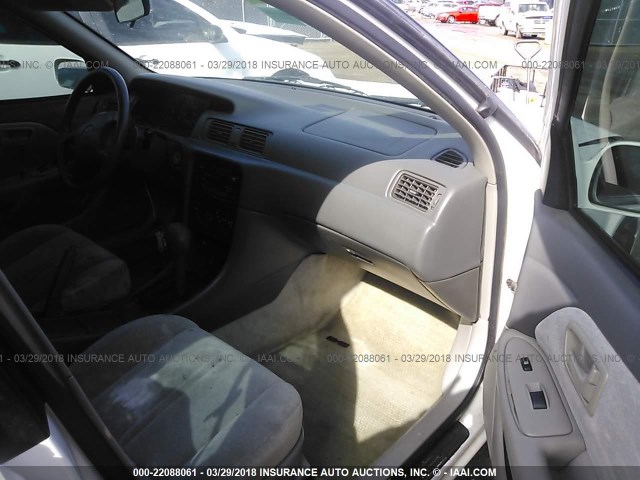 4T1BG22KXXU498074 - 1999 TOYOTA CAMRY CE/LE/XLE 白色 照片 5