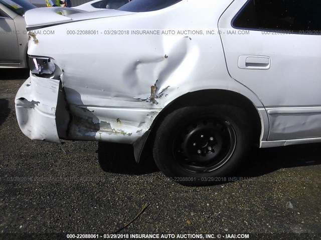 4T1BG22KXXU498074 - 1999 TOYOTA CAMRY CE/LE/XLE 白色 照片 6