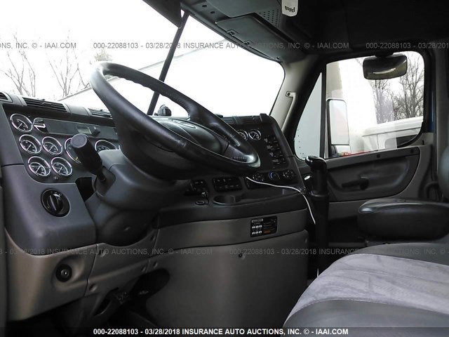 1FUJGECV08LZ09878 - 2008 FREIGHTLINER CASCADIA 125  Unknown photo 5