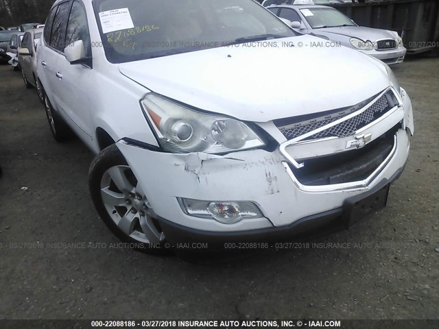 1GNEV33D39S107706 - 2009 CHEVROLET TRAVERSE LTZ WHITE photo 6