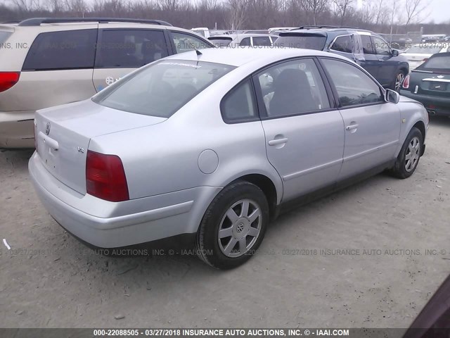 WVWPD63B4XE510237 - 1999 VOLKSWAGEN PASSAT GLX 银色 照片 4