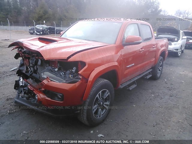 5TFCZ5AN8HX053963 - 2017 TOYOTA TACOMA DBL CAB/SR/TRDSPT/OR/PRO ნარინჯისფერი ფოტო 2