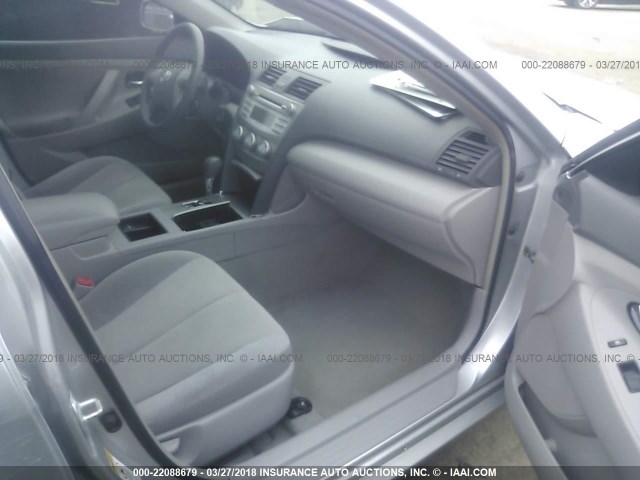 4T1BK46K57U514377 - 2007 TOYOTA CAMRY NEW GENERAT LE/XLE/SE SILVER photo 5