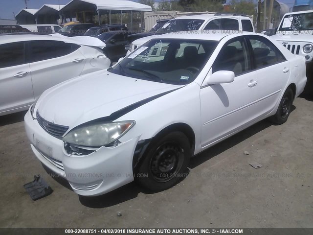 4T1BE32K75U533288 - 2005 TOYOTA CAMRY LE/XLE/SE WHITE photo 2