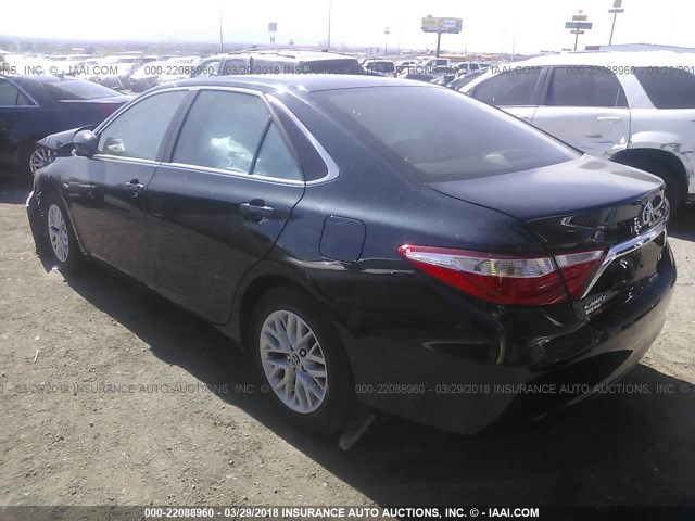 4T4BF1FKXGR543737 - 2016 TOYOTA CAMRY LE/XLE/SE/XSE GREEN photo 3