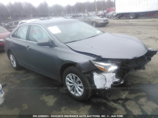 4T4BF1FK9FR509691 - 2015 TOYOTA CAMRY LE/XLE/SE/XSE GRAY photo 1