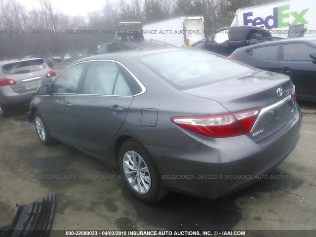 4T4BF1FK9FR509691 - 2015 TOYOTA CAMRY LE/XLE/SE/XSE GRAY photo 3