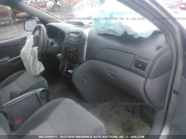 5TDZK23C88S130488 - 2008 TOYOTA SIENNA CE/LE SILVER photo 5