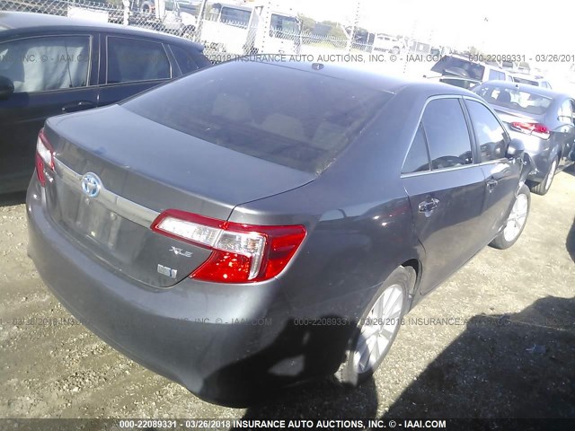 4T1BD1FK4DU084197 - 2013 TOYOTA CAMRY HYBRID/LE/XLE 灰色 照片 4