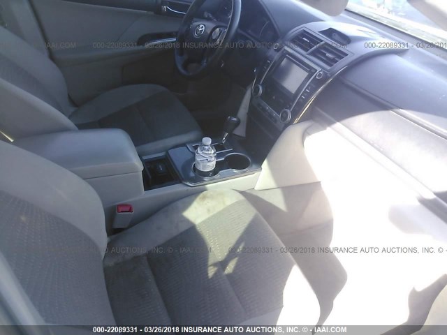 4T1BD1FK4DU084197 - 2013 TOYOTA CAMRY HYBRID/LE/XLE 灰色 照片 5