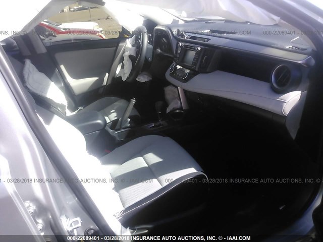 JTMWFREV1JJ161874 - 2018 TOYOTA RAV4 ADVENTURE/XLE 银色 照片 5