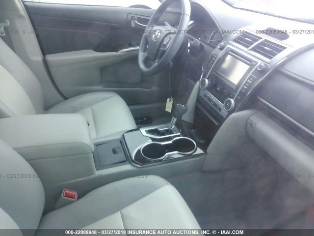 4T1BF1FK0DU251794 - 2013 TOYOTA CAMRY L/SE/LE/XLE SILVER photo 5