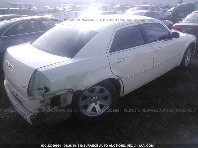 2C3KA53G87H888244 - 2007 CHRYSLER 300 TOURING WHITE photo 4