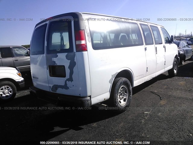 1GAHG39UX71200290 - 2007 CHEVROLET EXPRESS G3500  WHITE photo 4