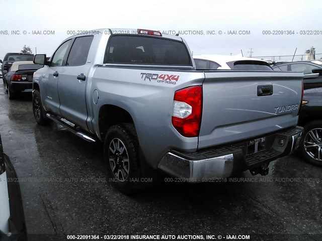 5TFDY5F10GX538609 - 2016 TOYOTA Tundra CREWMAX SR5/TRD PRO SILVER photo 3