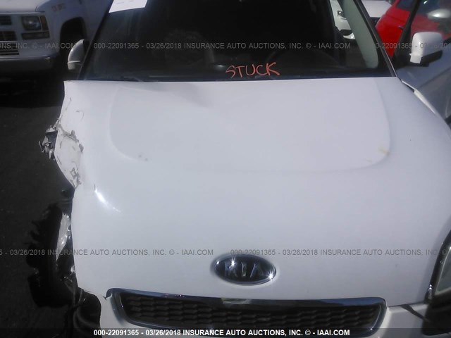 KNDJT2A2XB7295593 - 2011 KIA SOUL +/!/SPORT WHITE photo 10