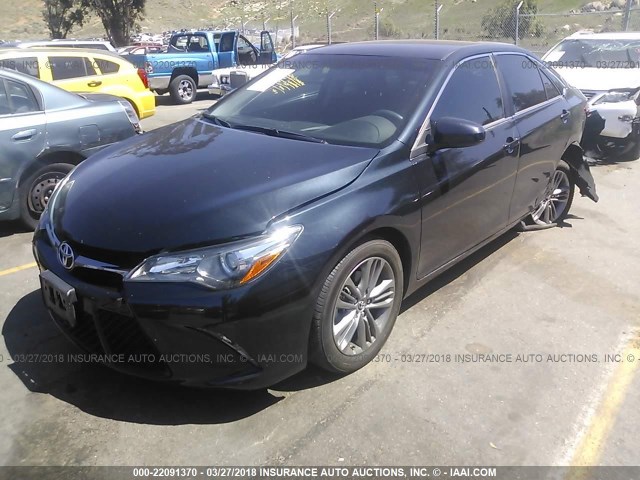 4T1BF1FK7FU088354 - 2015 TOYOTA CAMRY LE/XLE/SE/XSE BLACK photo 2