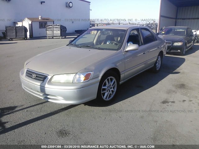 JT2BF22K410336987 - 2001 TOYOTA CAMRY CE/LE/XLE GOLD photo 2
