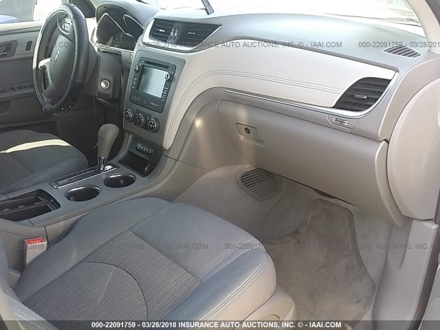 1GNKRFKD5DJ150744 - 2013 CHEVROLET TRAVERSE LS SILVER photo 5