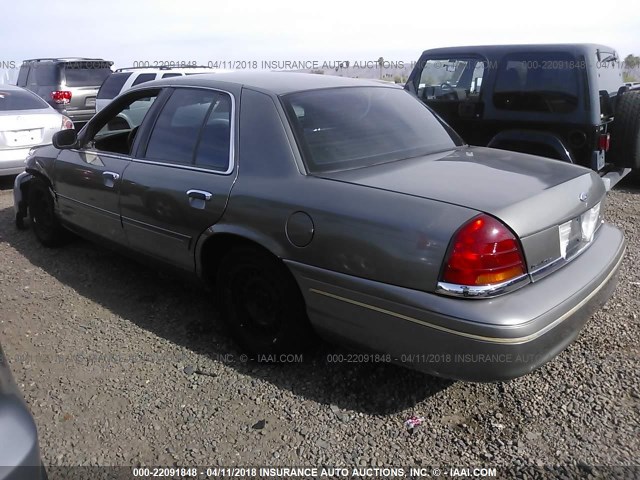 2FAFP73W6YX213441 - 2000 FORD CROWN VICTORIA  GREEN photo 3